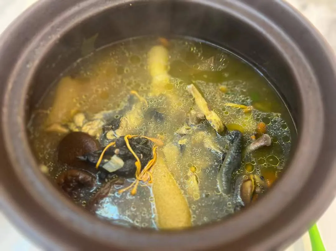 烹饪:虫草花乌鸡汤