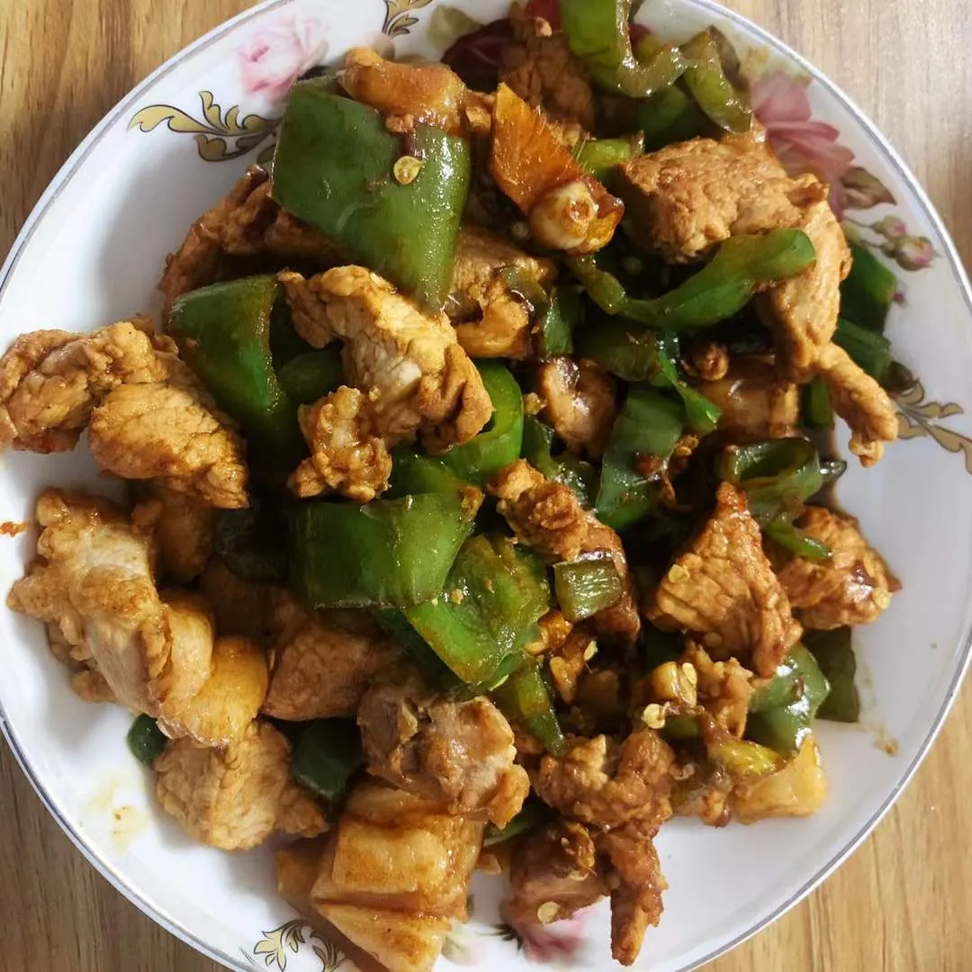 烹饪:辣椒炒肉