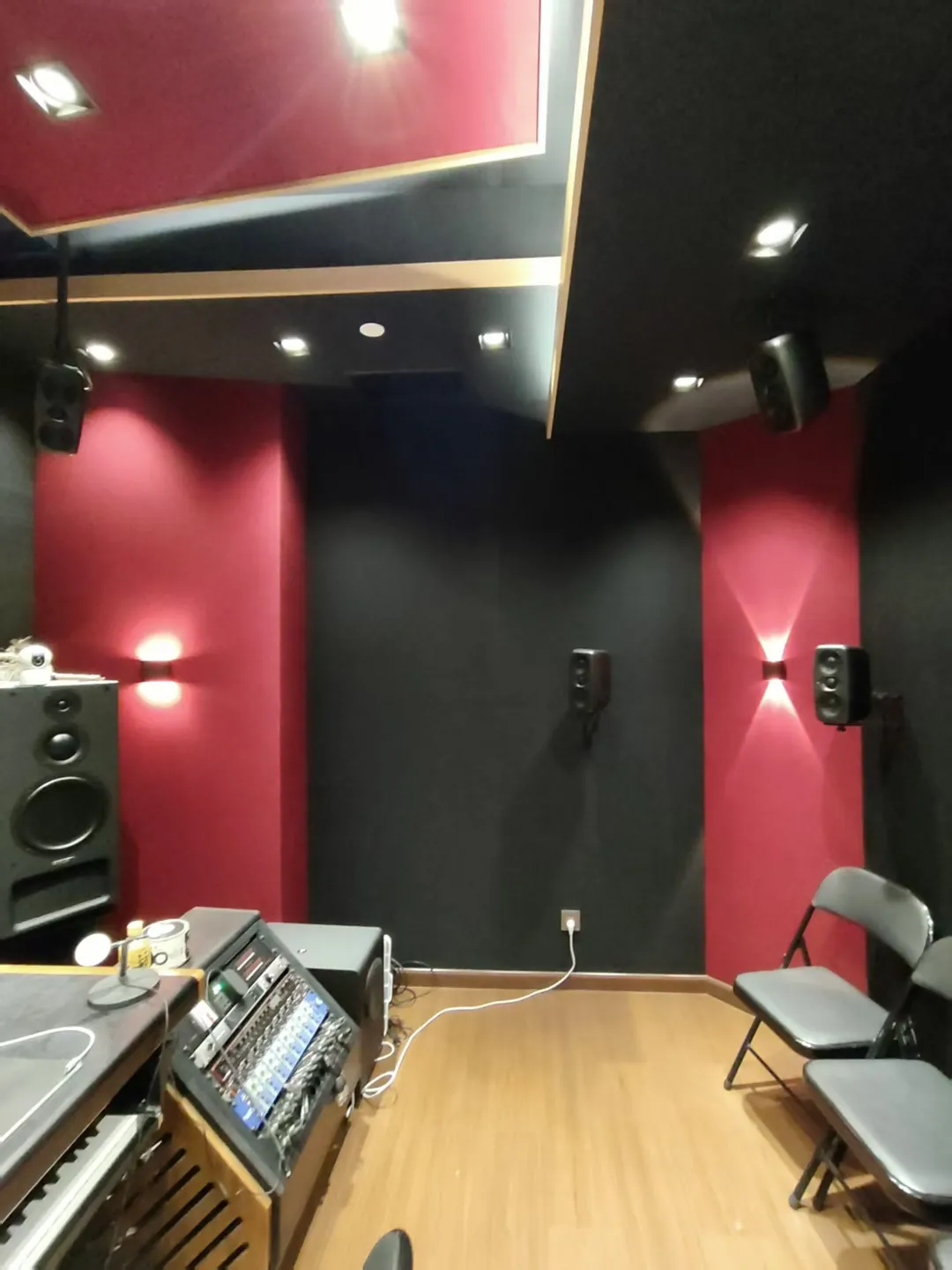 现阶段录音棚:全景声音频空间右